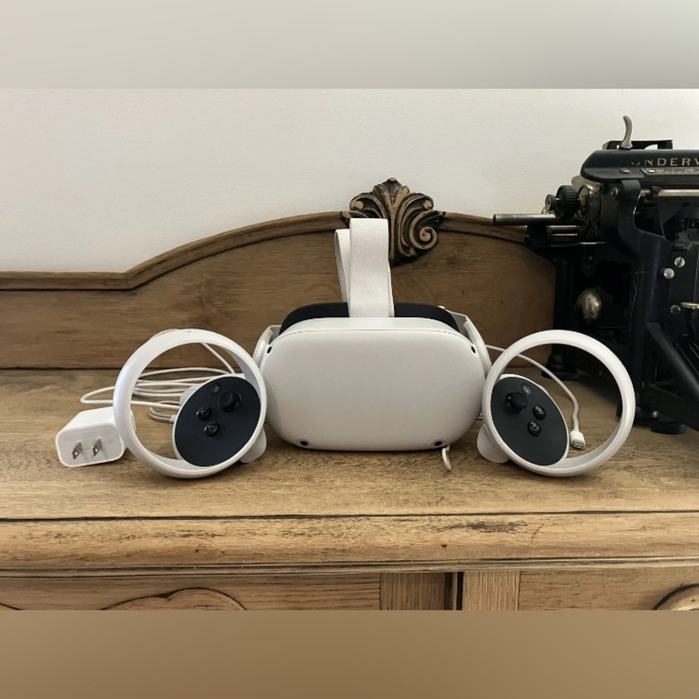 Oculus Quest 2 - Advanced All-In-One Virtual Reality Headset - 256 GB